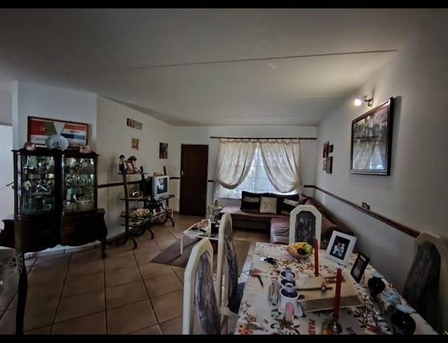 3 BEDROOM APARTMENT FOR SALE IN BEYERS PARK